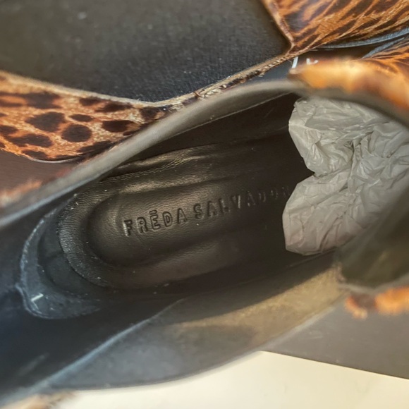 Freda Salvador Sleek Chelsea Ankle Boot - Cheetah Size 7 - Picture 5 of 9